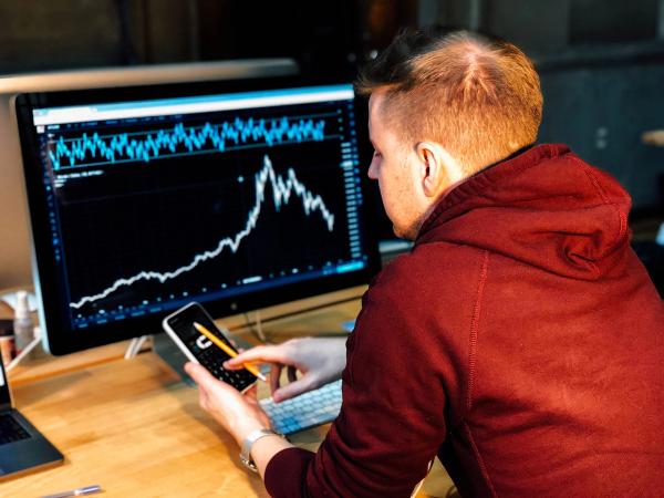 Institutions embrace crypto staking despite shrinking yields Institutions embrace crypto staking despite shrinking yields